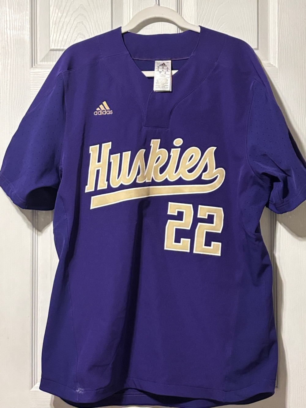NWOT University of Washington Huskies adidas Baseball Jersey NWOT. Size 44